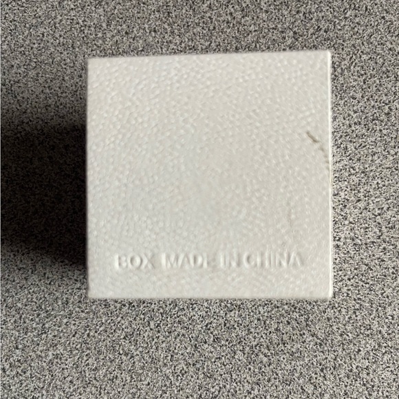 Pandora White Ring Box - Picture 3 of 8